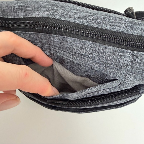 Lug Flutter Crossbody Purse Pockets Organizer Travel RFID Heathered Grey Black - Picture 3 of 15